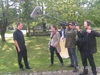 Pasto Assheuer wird vom Kamerateam gefilmt...